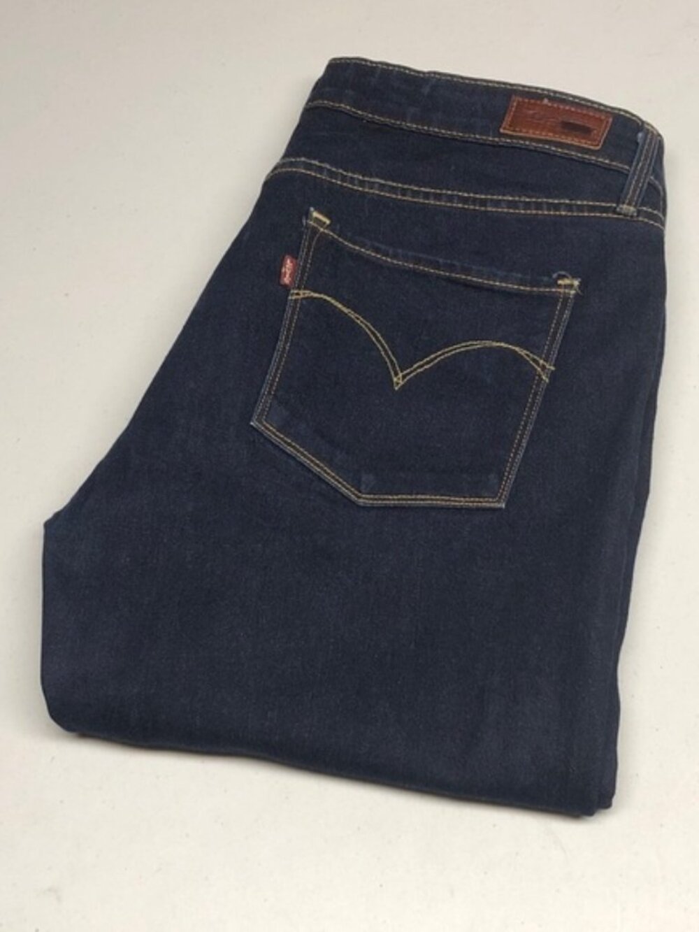 LEVI SLIGHT CURVE MID-RISE STRAIGHT JEANS 30x32 ⭐️